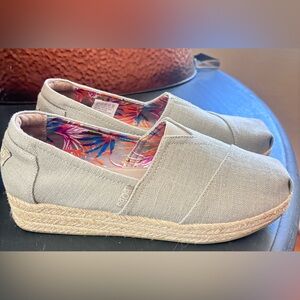 Bobs Skechers w/ memory foam